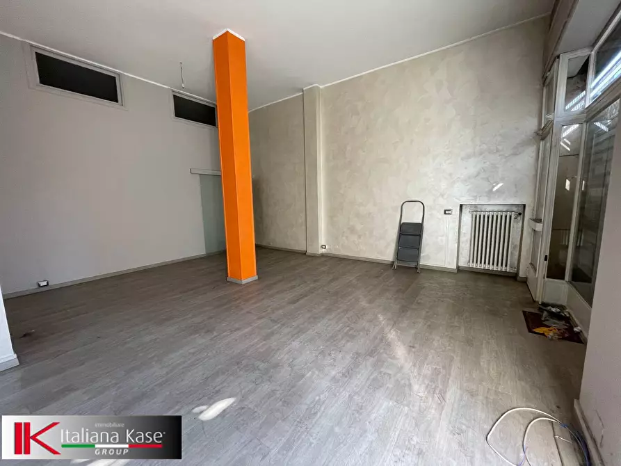 Immagine 11 di Negozio in affitto  in corso italia a Bruino