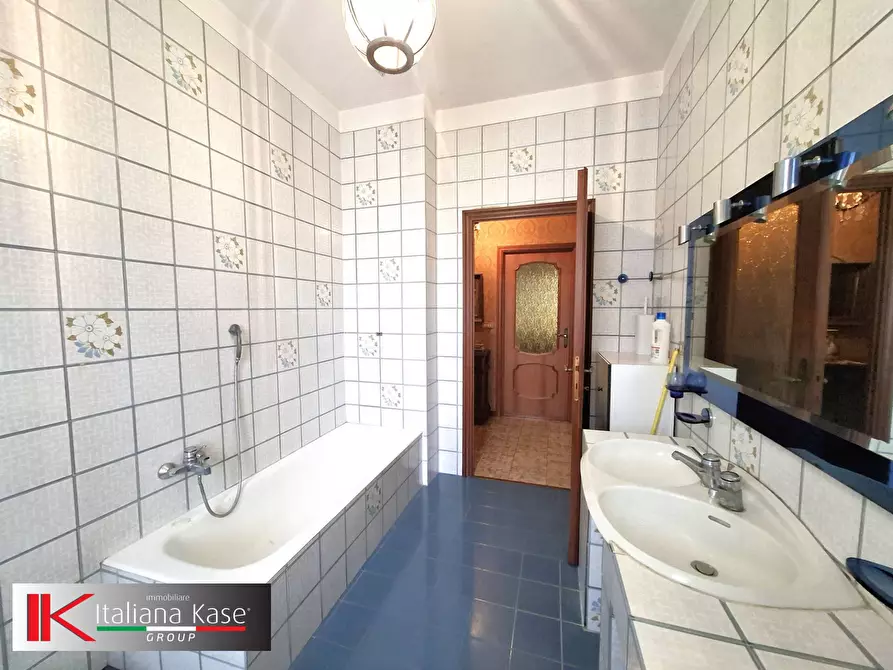 Immagine 45 di Villa in vendita  in via lunga a Bruino