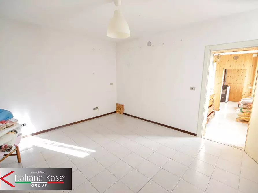 Immagine 21 di Casa semindipendente in vendita  in piazza caduti 6 a Maglione