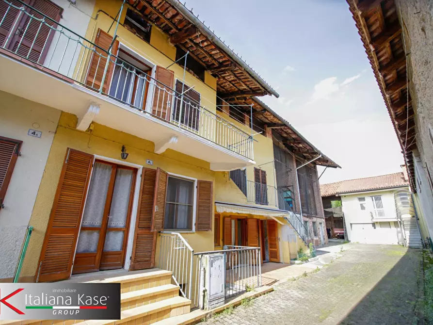 Immagine 1 di Casa semindipendente in vendita  a Cuceglio