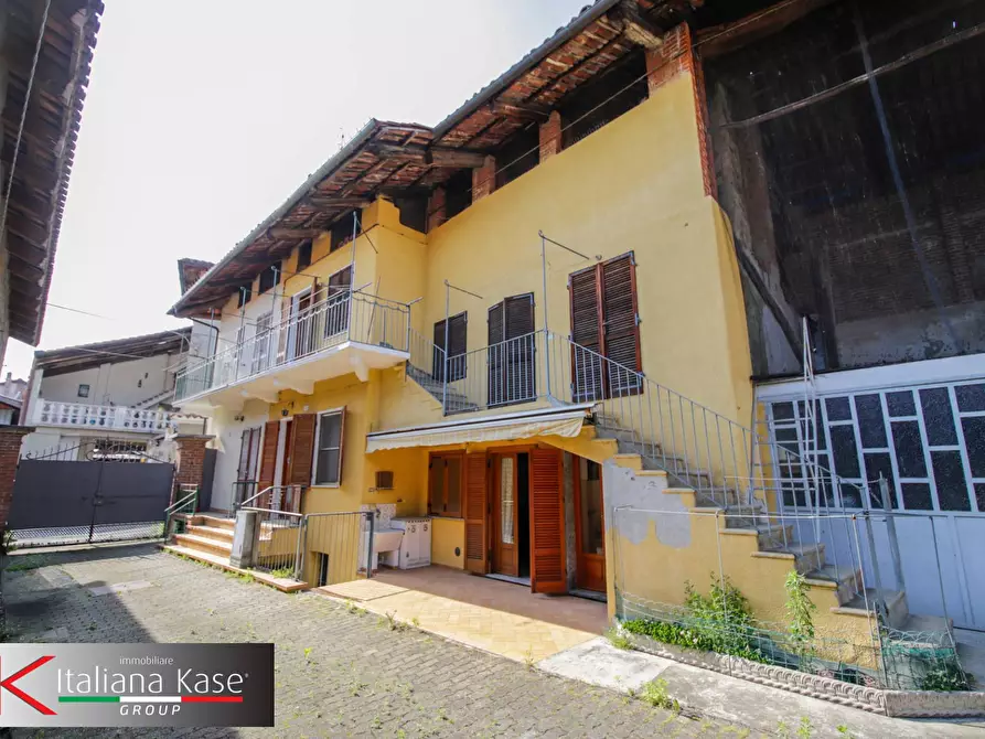 Immagine 2 di Casa semindipendente in vendita  a Cuceglio