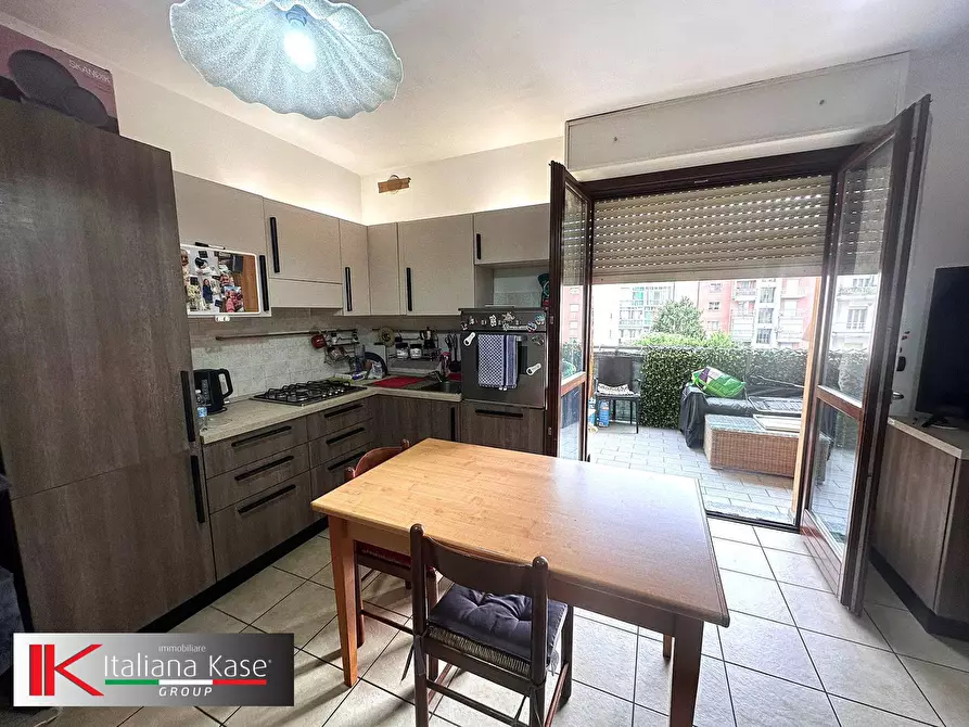 Immagine 2 di Appartamento in vendita  in Via La Thuile a Torino