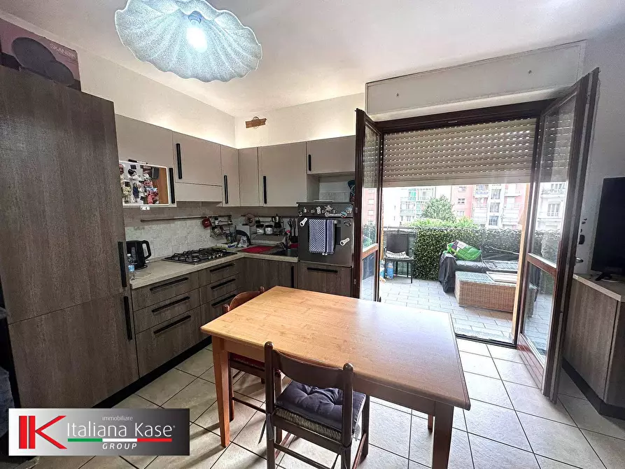 Immagine 4 di Appartamento in vendita  in Via La Thuile a Torino