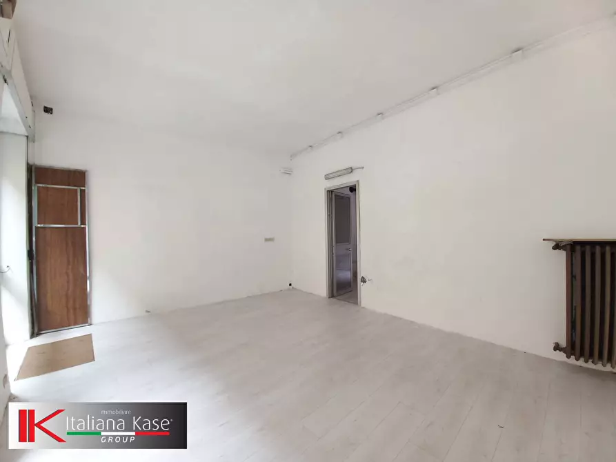 Immagine 2 di Locale commerciale in vendita  in via bettoia 71 a Caluso