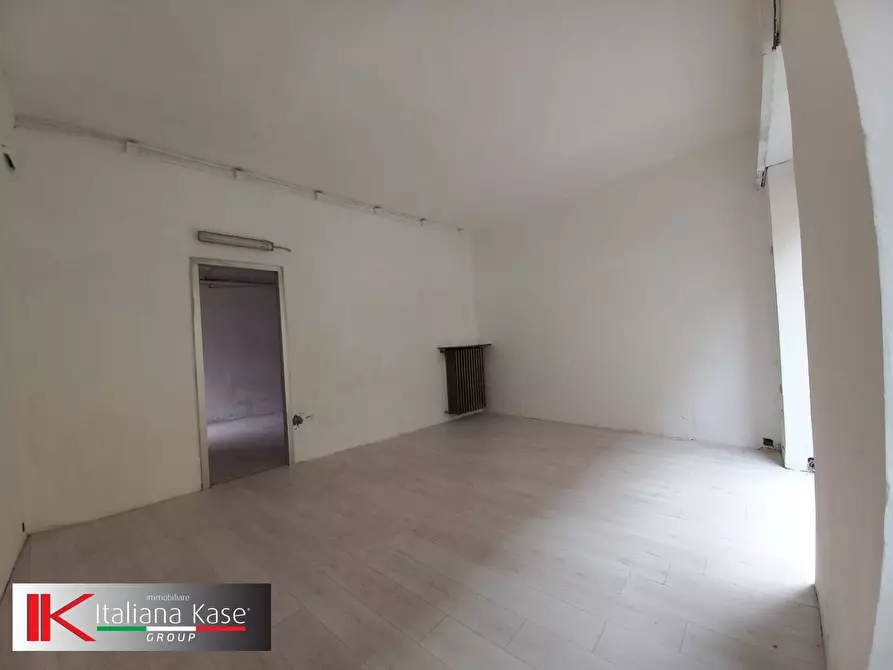 Immagine 3 di Locale commerciale in vendita  in via bettoia 71 a Caluso