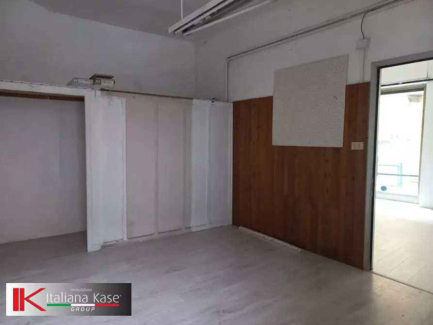 Immagine 9 di Locale commerciale in vendita  in via bettoia 71 a Caluso