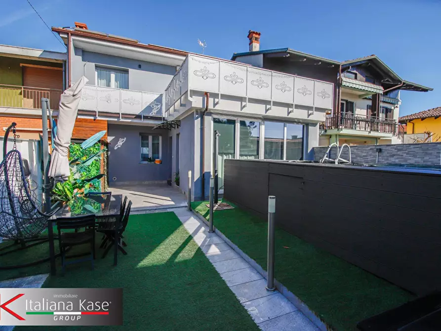 Immagine 1 di Casa semindipendente in vendita  in via primo maggio 15 a Mazzè