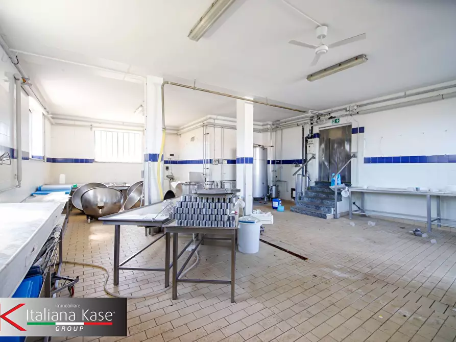 Immagine 2 di Locale commerciale in vendita  in via zemo mario 3 a Foglizzo