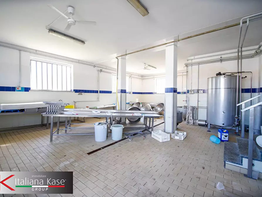 Immagine 3 di Locale commerciale in vendita  in via zemo mario 3 a Foglizzo