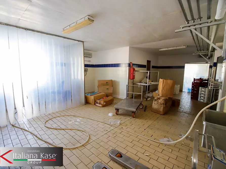 Immagine 8 di Locale commerciale in vendita  in via zemo mario 3 a Foglizzo