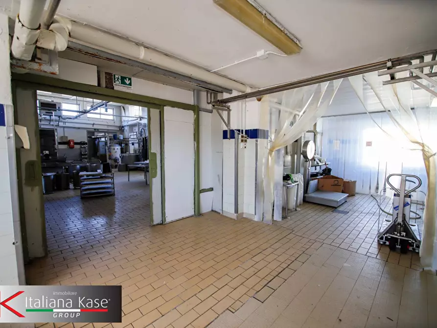 Immagine 13 di Locale commerciale in vendita  in via zemo mario 3 a Foglizzo