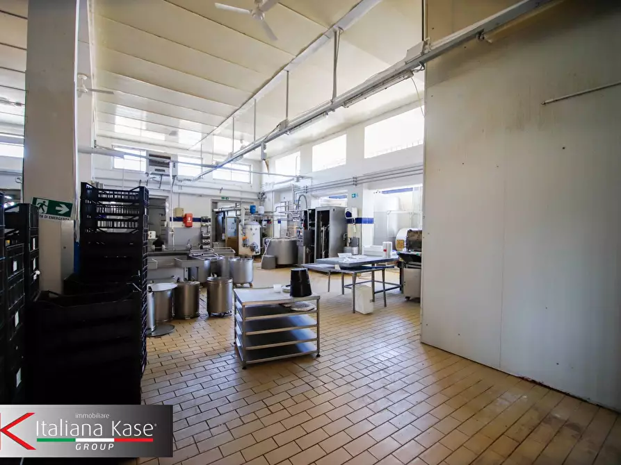 Immagine 15 di Locale commerciale in vendita  in via zemo mario 3 a Foglizzo