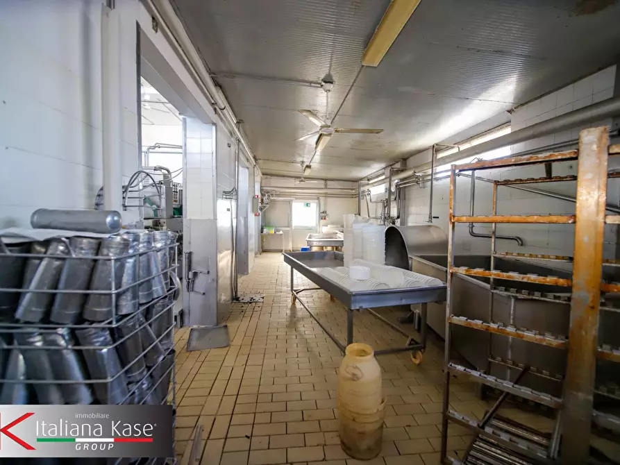 Immagine 19 di Locale commerciale in vendita  in via zemo mario 3 a Foglizzo