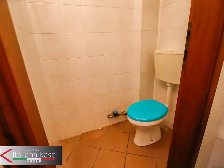 Immagine 16 di Locale commerciale in affitto  in via iavelli a San Giorgio Canavese