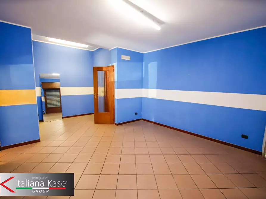 Immagine 14 di Locale commerciale in affitto  in via iavelli a San Giorgio Canavese