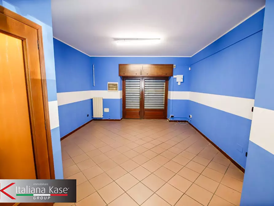 Immagine 11 di Locale commerciale in affitto  in via iavelli a San Giorgio Canavese