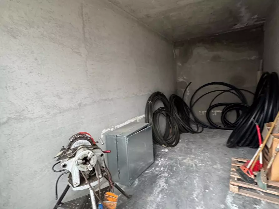 Immagine 11 di Box auto in vendita  in Via Rossini a Brandizzo