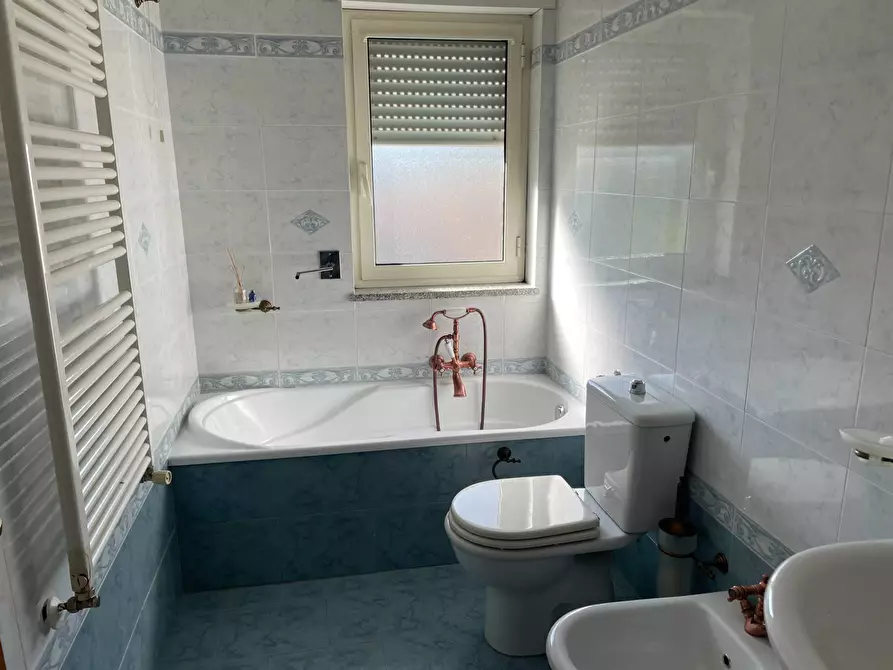 Immagine 13 di Appartamento in vendita  in VIA EDUARDO ZUMPANO 20 a Casali Del Manco