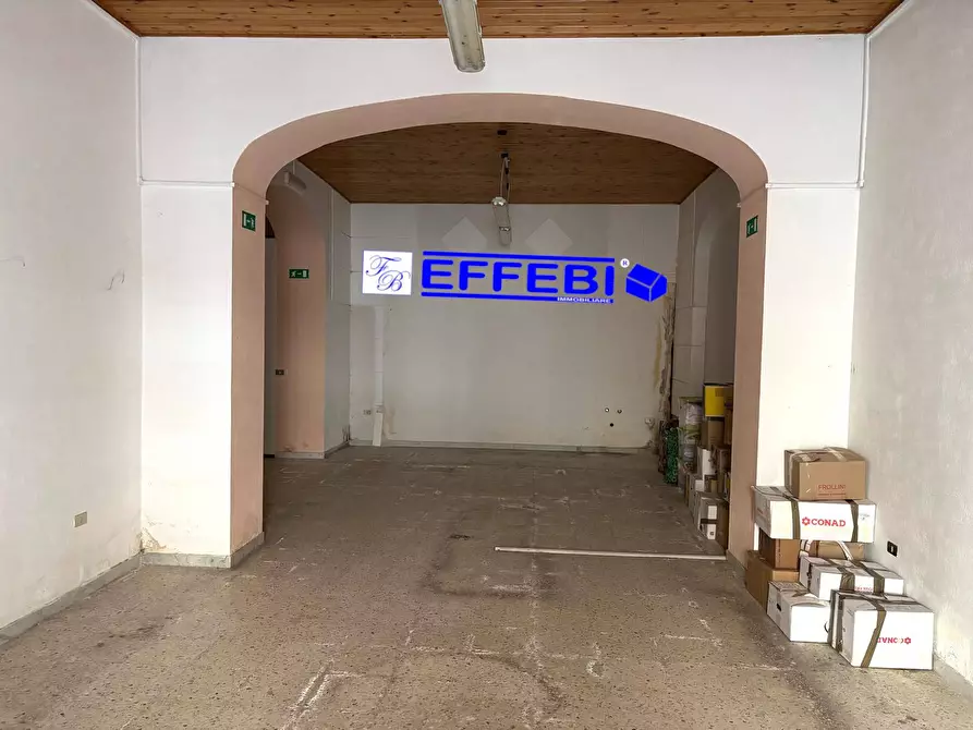 Immagine 6 di Locale commerciale in vendita  in via Roma Spezzano Piccolo 58 a Casali Del Manco