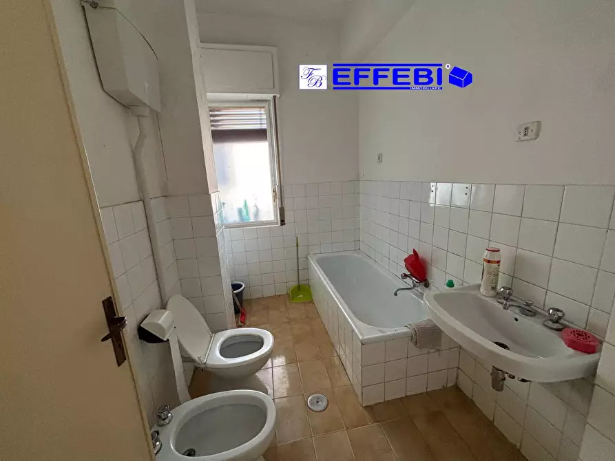 Immagine 19 di Appartamento in vendita  in Piazza Caulonia 1 a Cosenza