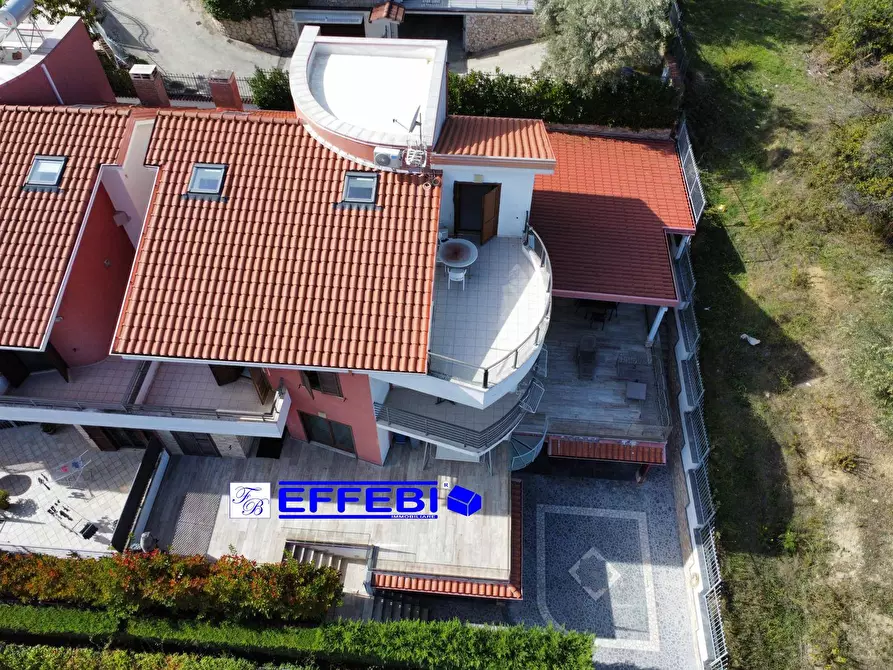 Immagine 28 di Casa semindipendente in vendita  in via Raffaello Sanzio 72 a Rende