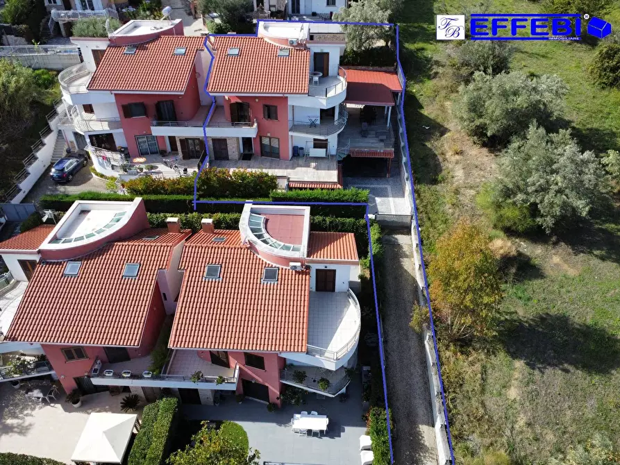 Immagine 29 di Casa semindipendente in vendita  in via Raffaello Sanzio 72 a Rende