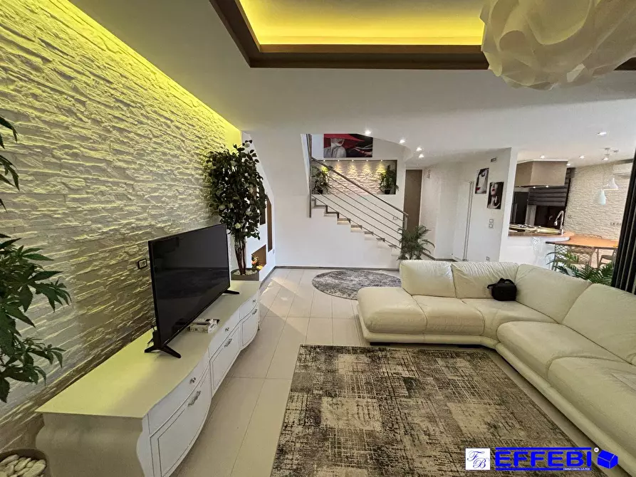 Immagine 3 di Casa semindipendente in vendita  in via Raffaello Sanzio 72 a Rende