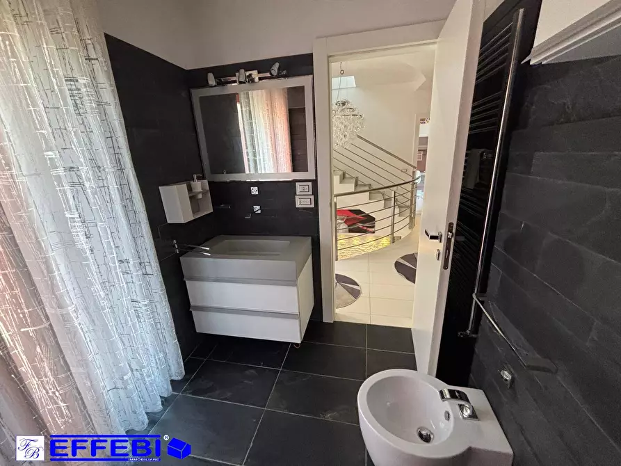 Immagine 12 di Casa semindipendente in vendita  in via Raffaello Sanzio 72 a Rende