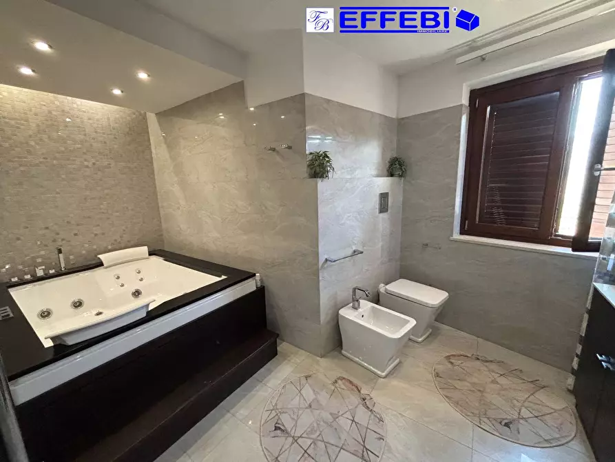 Immagine 16 di Casa semindipendente in vendita  in via Raffaello Sanzio 72 a Rende