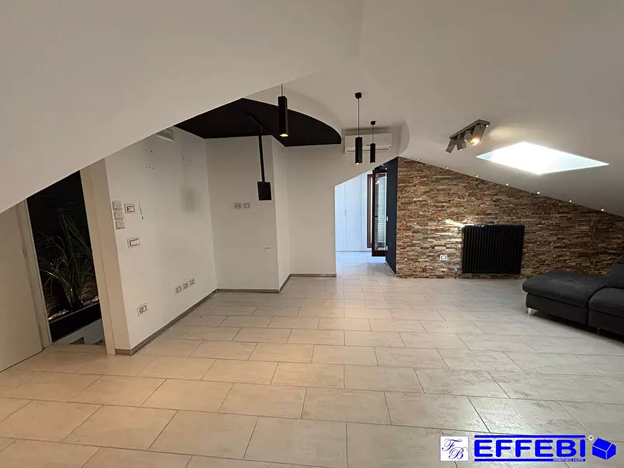 Immagine 20 di Casa semindipendente in vendita  in via Raffaello Sanzio 72 a Rende