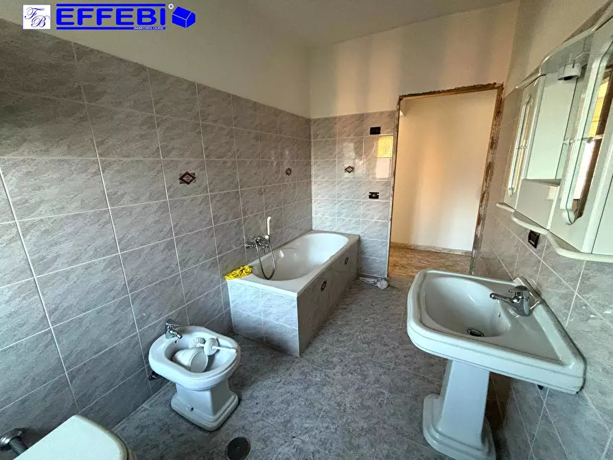 Immagine 17 di Appartamento in vendita  in via Vittorio Emanuele 168 a Roggiano Gravina