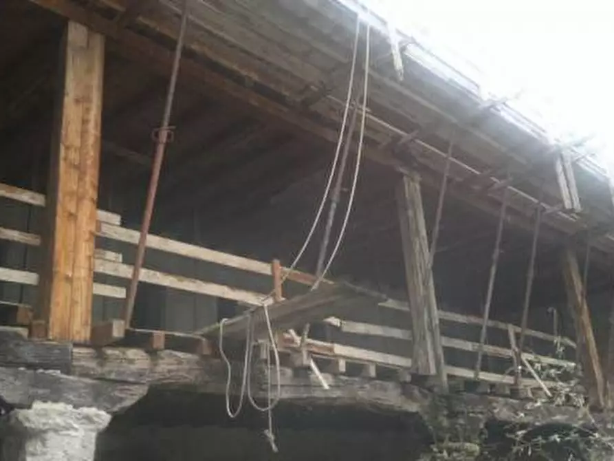 Immagine 4 di Palazzo in vendita  in via carpani 4 a Argegno