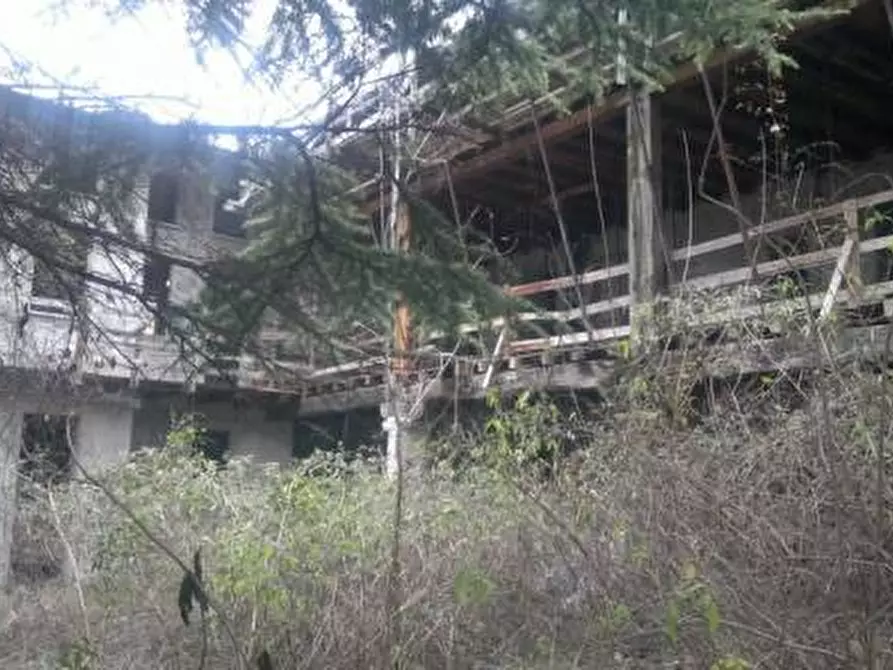 Immagine 9 di Palazzo in vendita  in via carpani 4 a Argegno