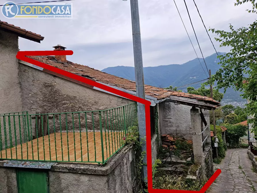 Immagine 3 di Casa semindipendente in vendita  in piazzaga a Bizzarone