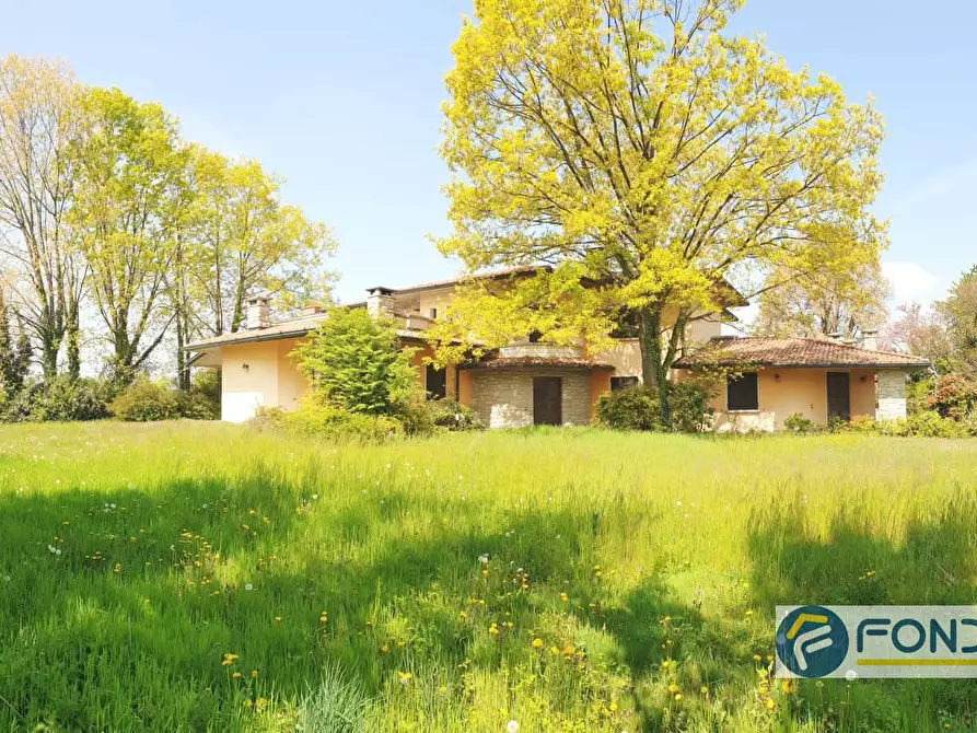 Immagine 1 di Villa in vendita  in via franciacorta a Cazzago San Martino