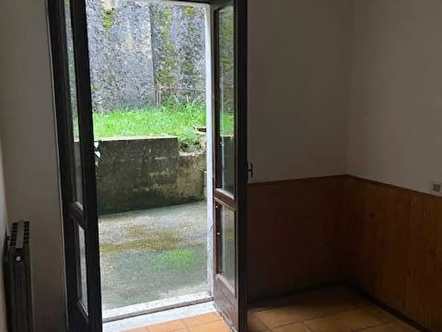 Immagine 10 di Appartamento in vendita  in Via XXIV Maggio a Capovalle