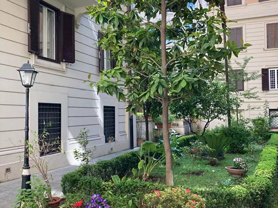 Immagine 34 di Appartamento in vendita  in Viale Liegi 7 a Roma