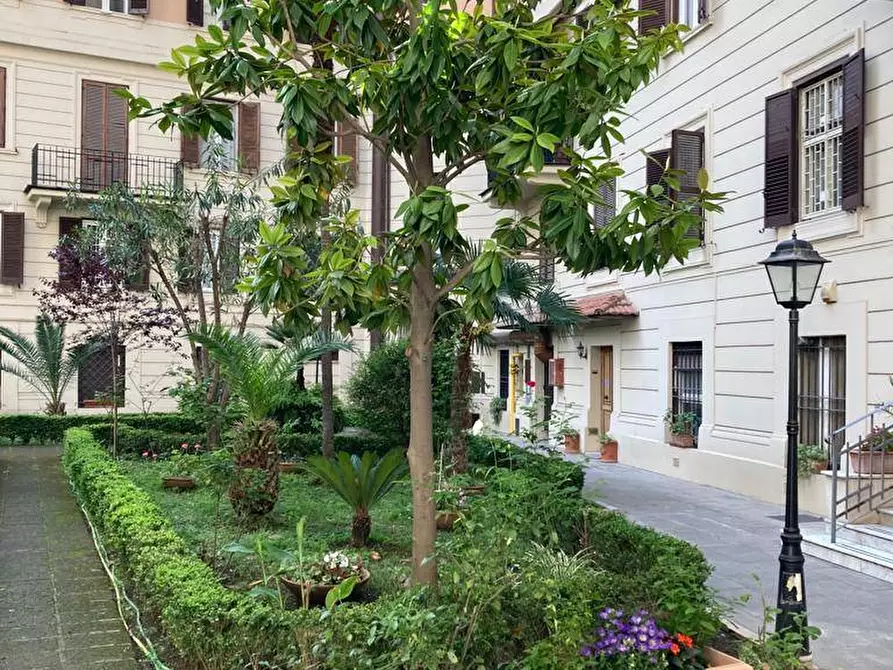 Immagine 35 di Appartamento in vendita  in Viale Liegi 7 a Roma