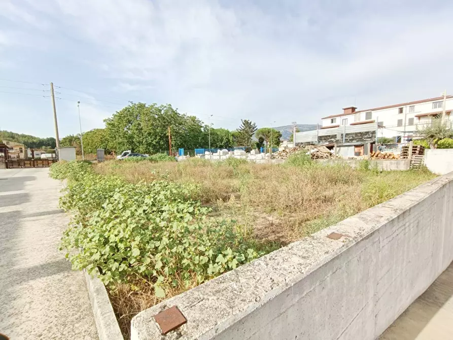 Immagine 2 di Locale commerciale in affitto  a Santa Maria A Vico