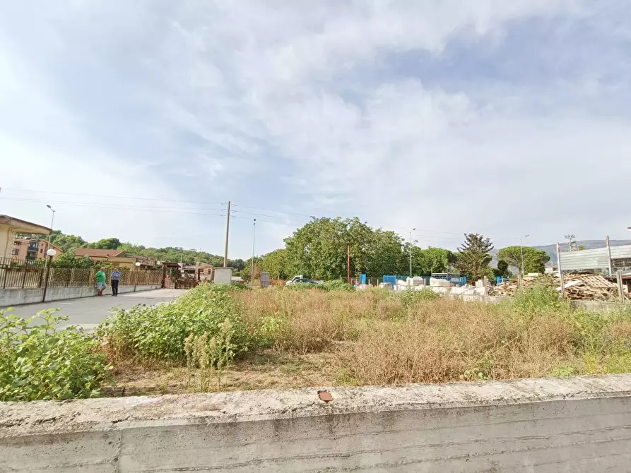 Immagine 3 di Locale commerciale in affitto  a Santa Maria A Vico