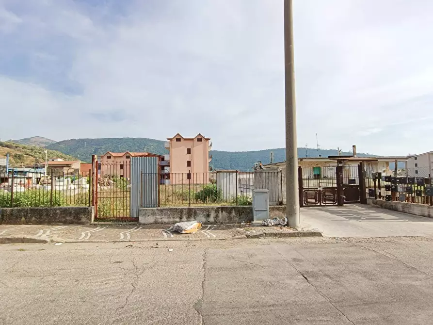 Immagine 4 di Locale commerciale in affitto  a Santa Maria A Vico