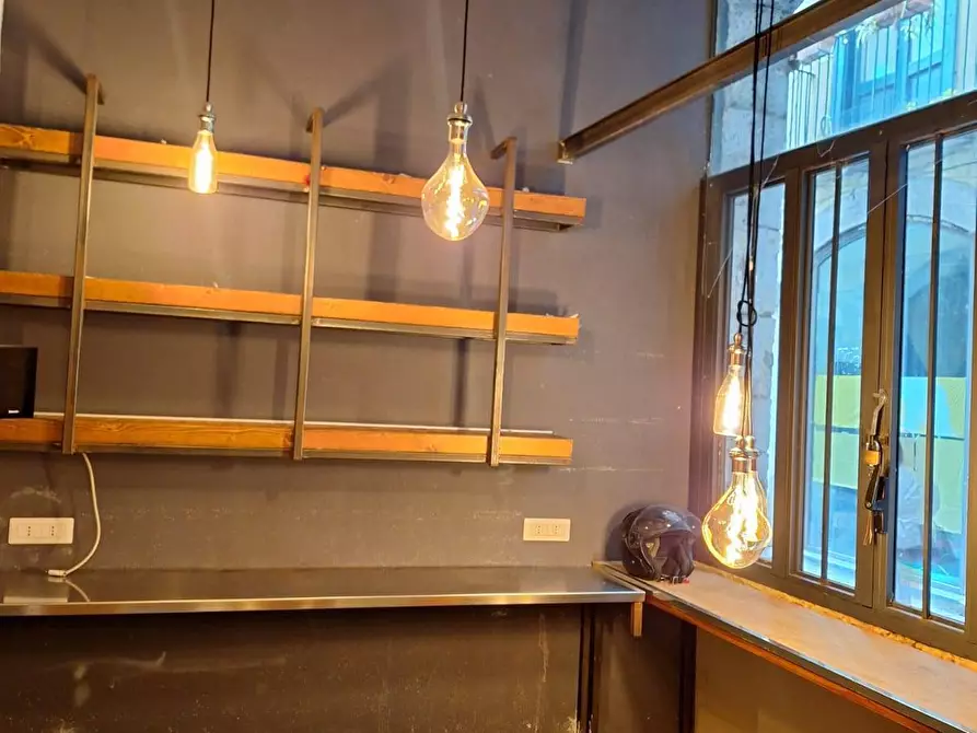 Immagine 6 di Attività commerciale in affitto  in Via Giovanni Da Procida 5 a Salerno