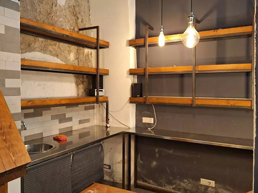 Immagine 5 di Attività commerciale in affitto  in Via Giovanni Da Procida 5 a Salerno