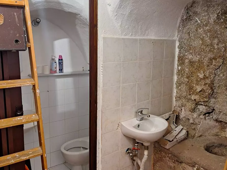 Immagine 7 di Attività commerciale in affitto  in Via Giovanni Da Procida 5 a Salerno