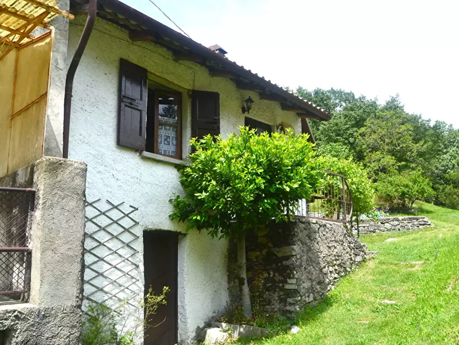 Immagine 1 di Casa semindipendente in vendita  in montepiatto a Bizzarone