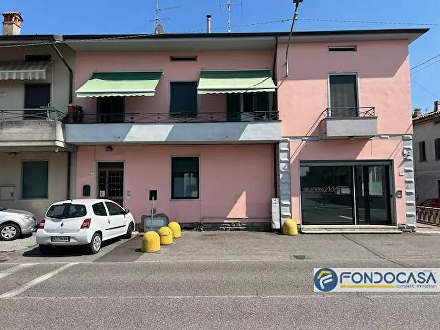 Immagine 1 di Attività commerciale in vendita  a Palazzolo Sull'oglio