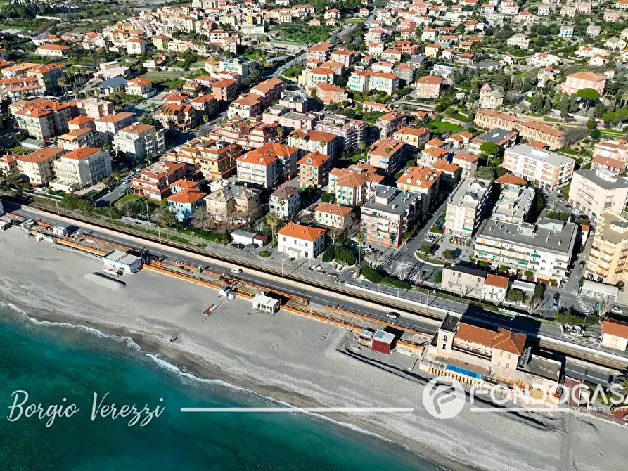 Immagine 2 di Attività commerciale in vendita  in Via Matteotti 109 a Borgio Verezzi