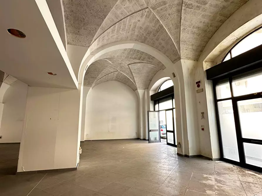 Immagine 2 di Locale commerciale in vendita  in Via Piave 72/73 a Maglie