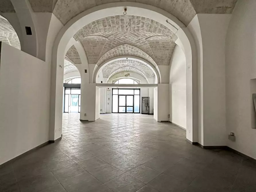 Immagine 3 di Locale commerciale in vendita  in Via Piave 72/73 a Maglie