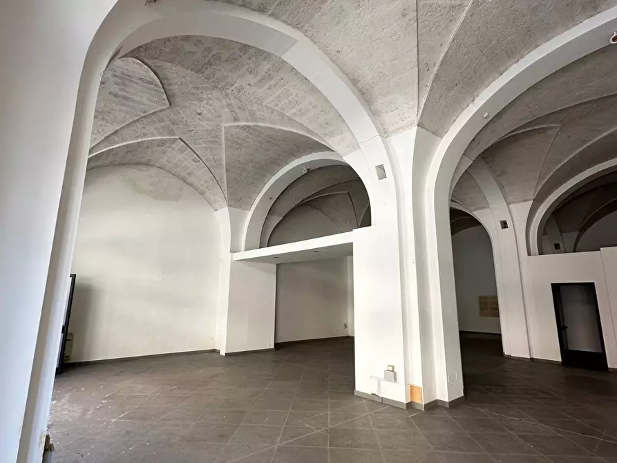 Immagine 5 di Locale commerciale in vendita  in Via Piave 72/73 a Maglie